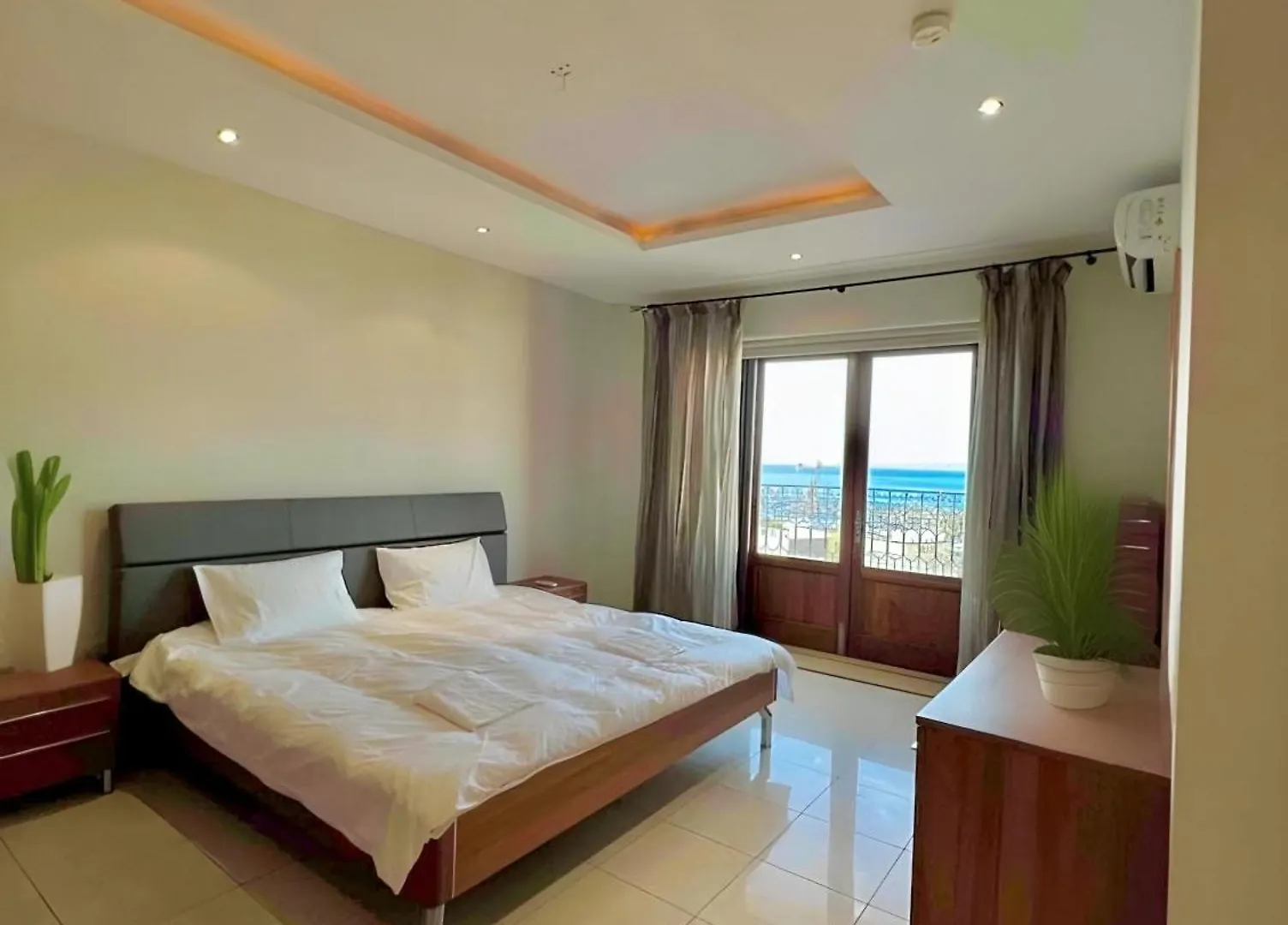 Spacious 4-Bedroom Apartment With Sea View Saint Julian's